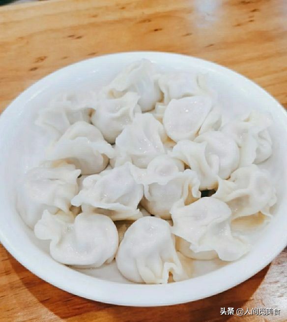 俄罗斯美女在上海开饺子馆,小米粥小咸菜不要钱,客人来得真不少