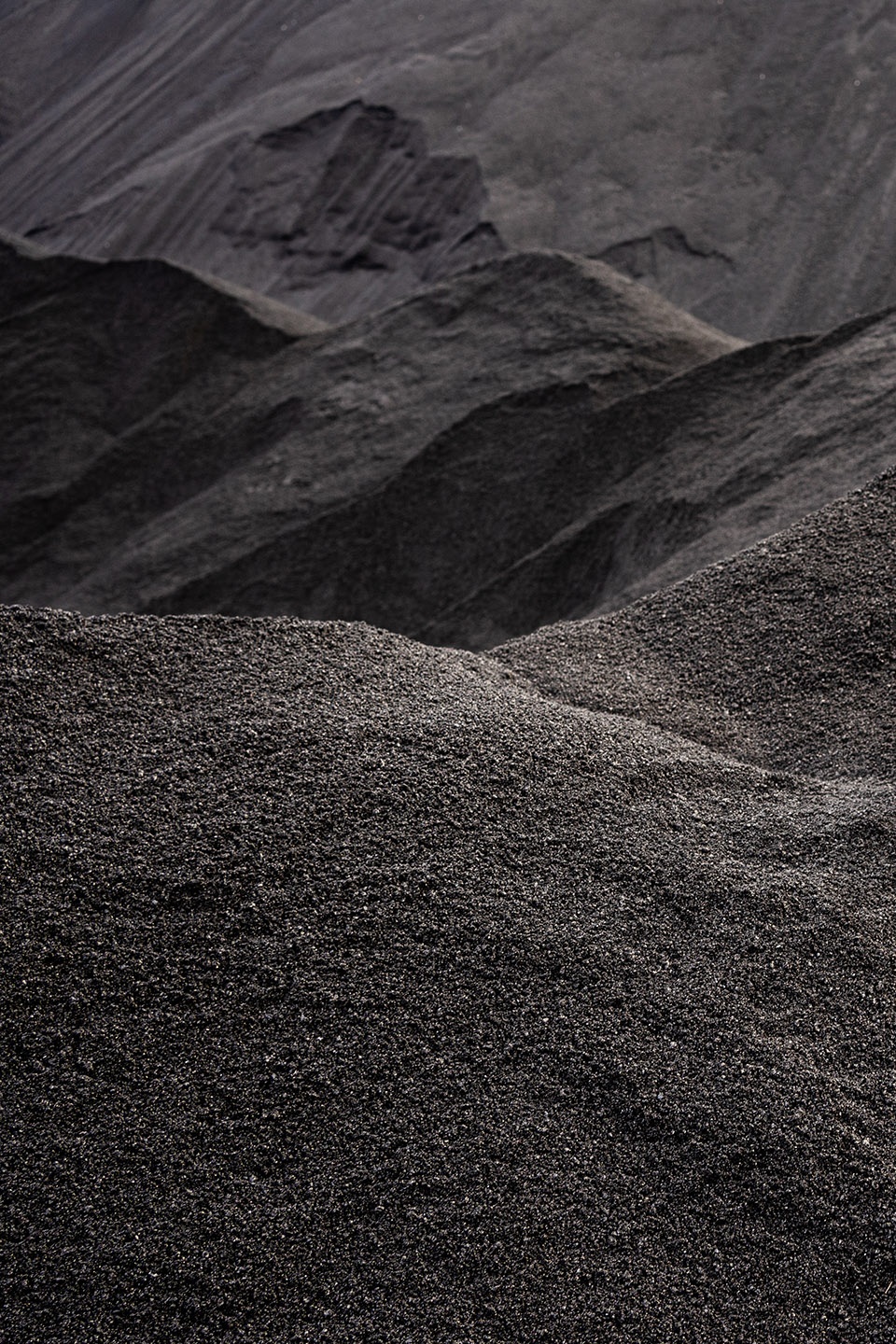 “这就是铜”家具系列，讲述原生金属及其材料背景的完整故事