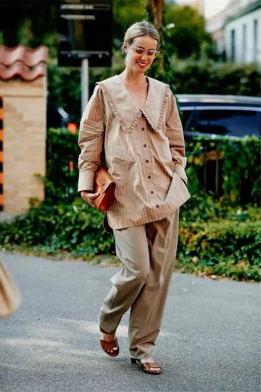 今年流行的衬衫带字母,今年流行衬衫长款花色