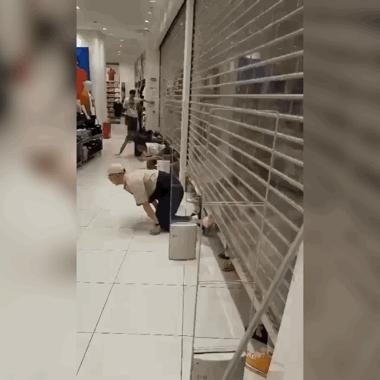 优衣库猫爪杯t恤,优衣库猫爪杯