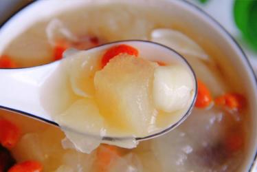 秋季干燥养肺润喉汤,天气秋燥最好吃什么汤