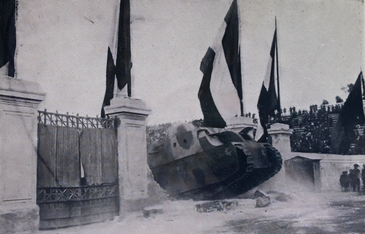 最讲武德意大利！设计画风让人啼笑皆非，还造步行坦克，脑洞太大