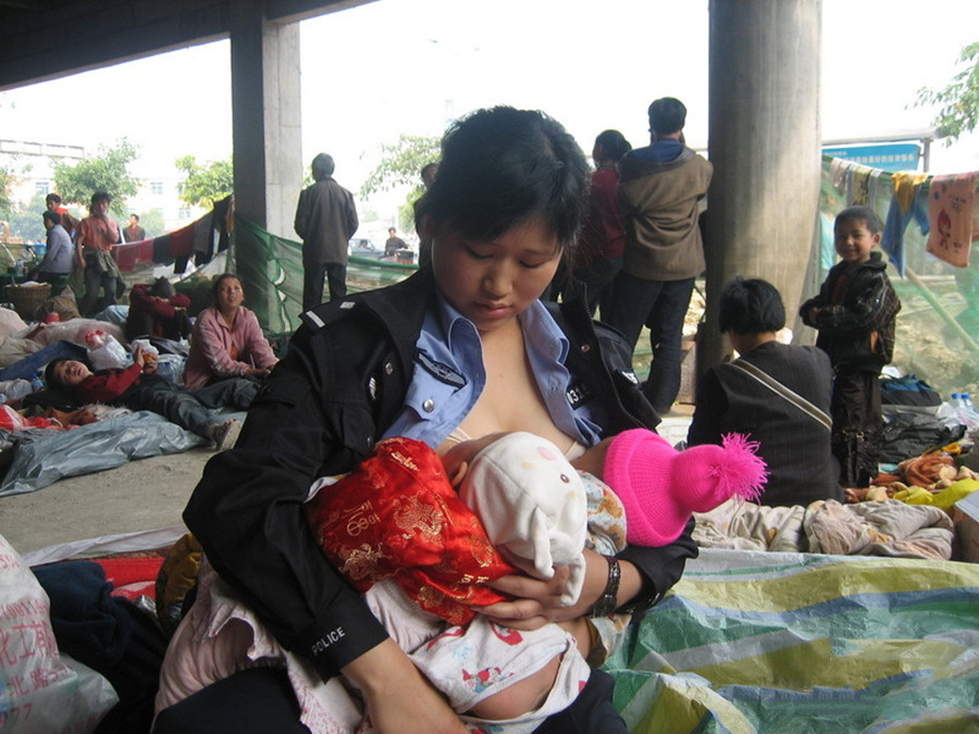 08年汶川地震最美警察妈妈视频,汶川地震女警察蒋敏