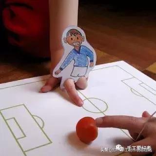 球迷爸爸靠指偶游戏带娃，手工制作的指偶乐趣多