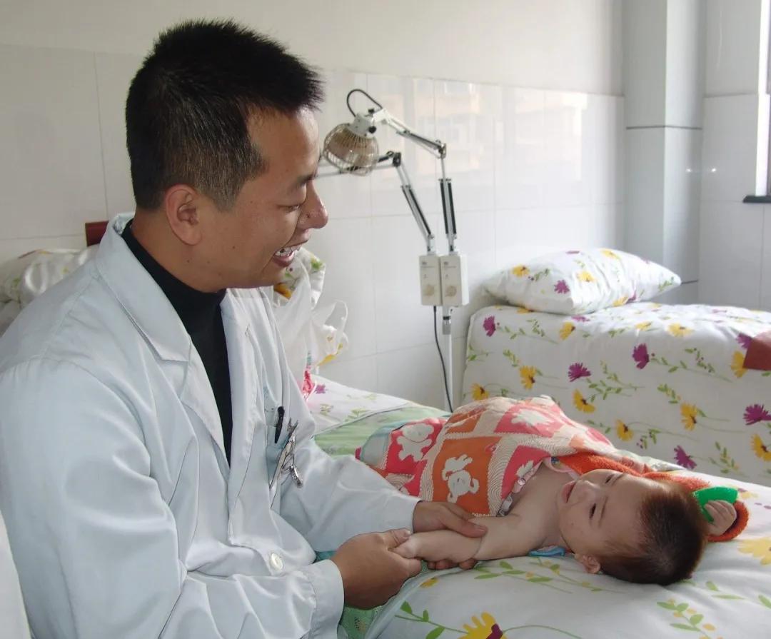 婴儿歪头怎么治疗最好,宝宝歪头怎么整治