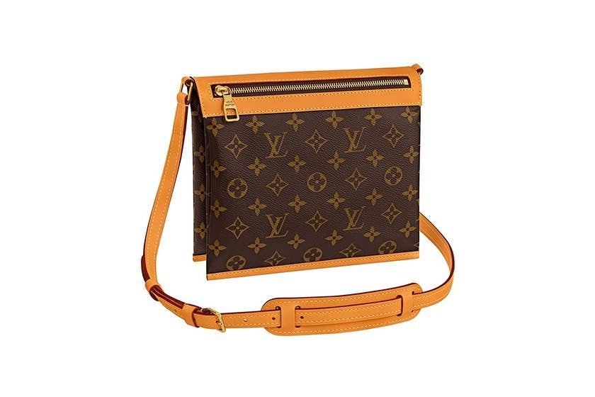 继AirPods耳机套再起热潮！LV迷你手机袋，再次展现奢华感