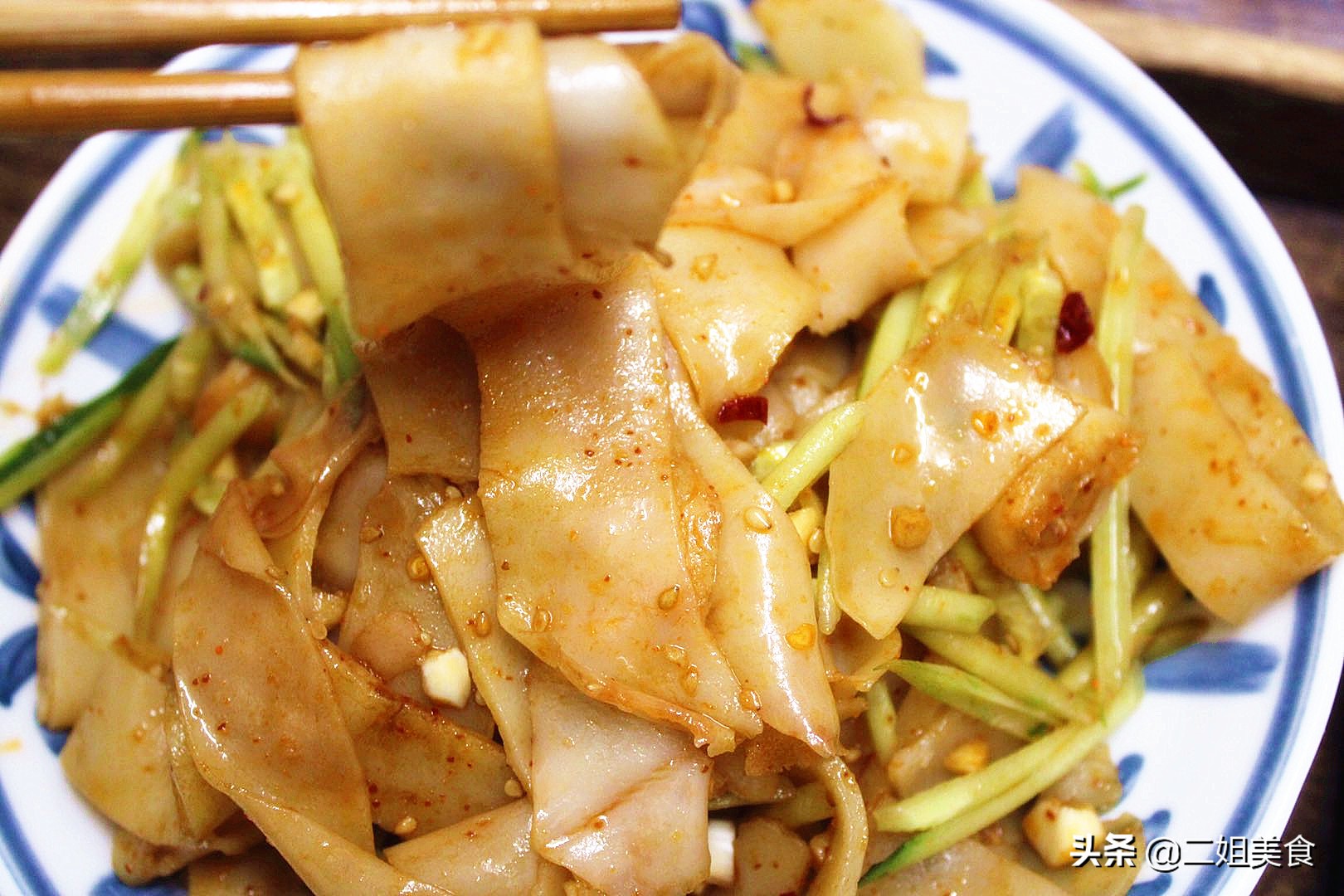 买拌凉皮的调料还有料汁,买凉菜凉皮