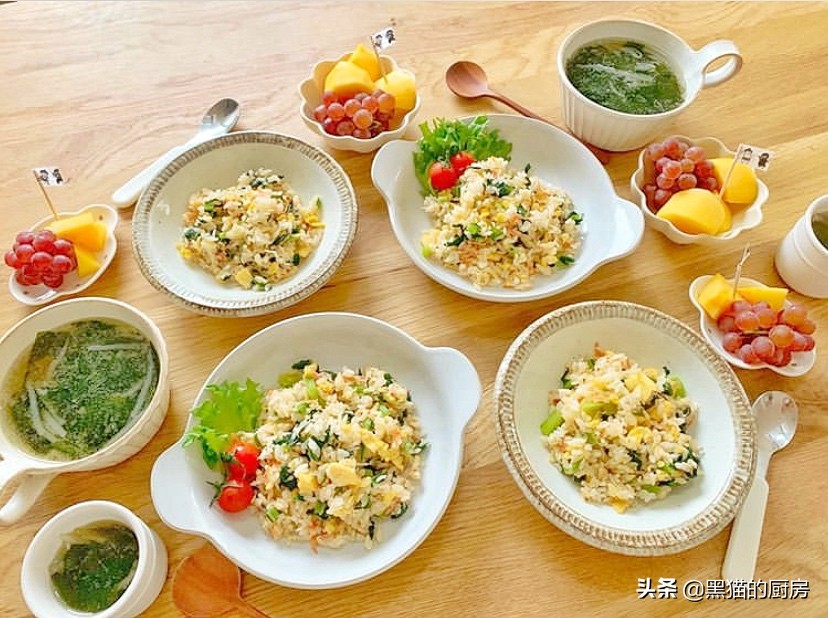 日本妈妈给孩子做早餐,日本早晨给孩子准备简单的早餐