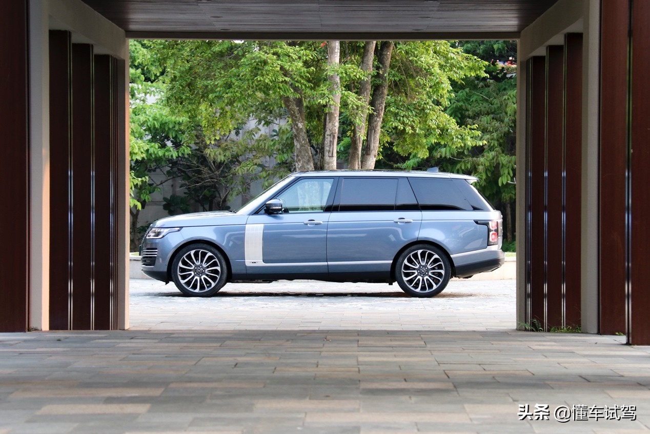 路虎揽胜sva曜夜运动版加长版试驾,14-17款路虎揽胜运动测评