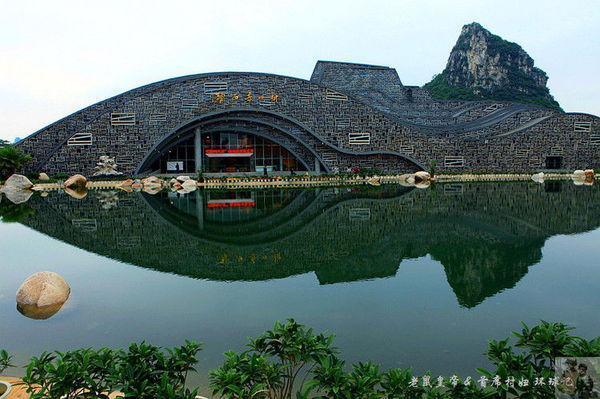 一条旅游路线打通欧亚,一条沿中国边界自驾游的路线