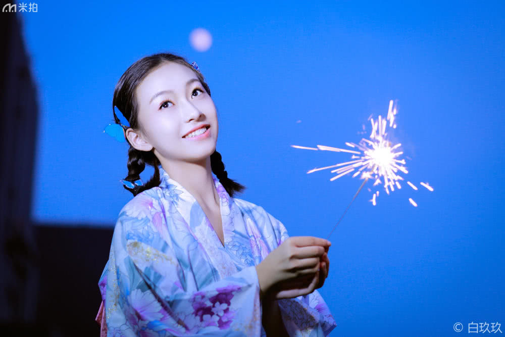 白色和服摄影作品,拍照日本和服少女逆光