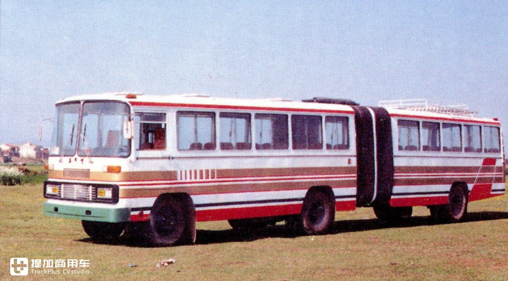 一汽二汽卡车底盘改造，80年代特火的铰接公交，现在为啥没有了？