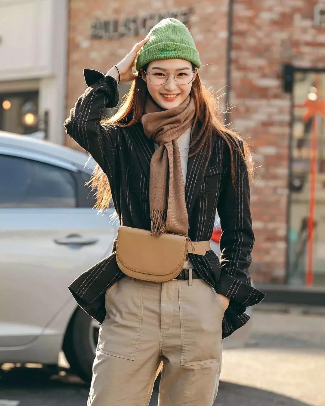 围巾怎么挑选适合自己的,买围巾又好看又简单