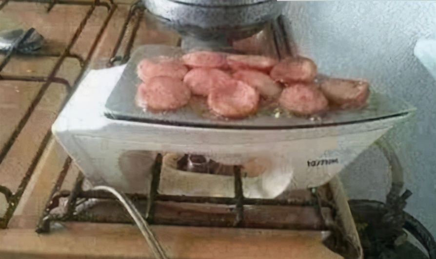 大学学生宿舍宿管员,大学宿舍的宿管阿姨检查宿舍