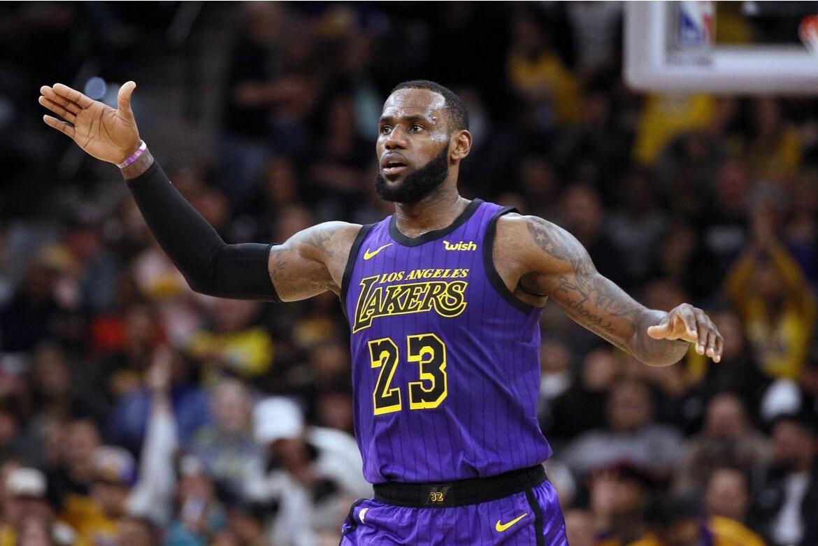 勒布朗詹姆斯的背身招牌动作,勒布朗詹姆斯背手防守哈登