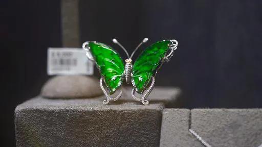 关之琳年轻爱珠宝,香港女星关之琳珠宝