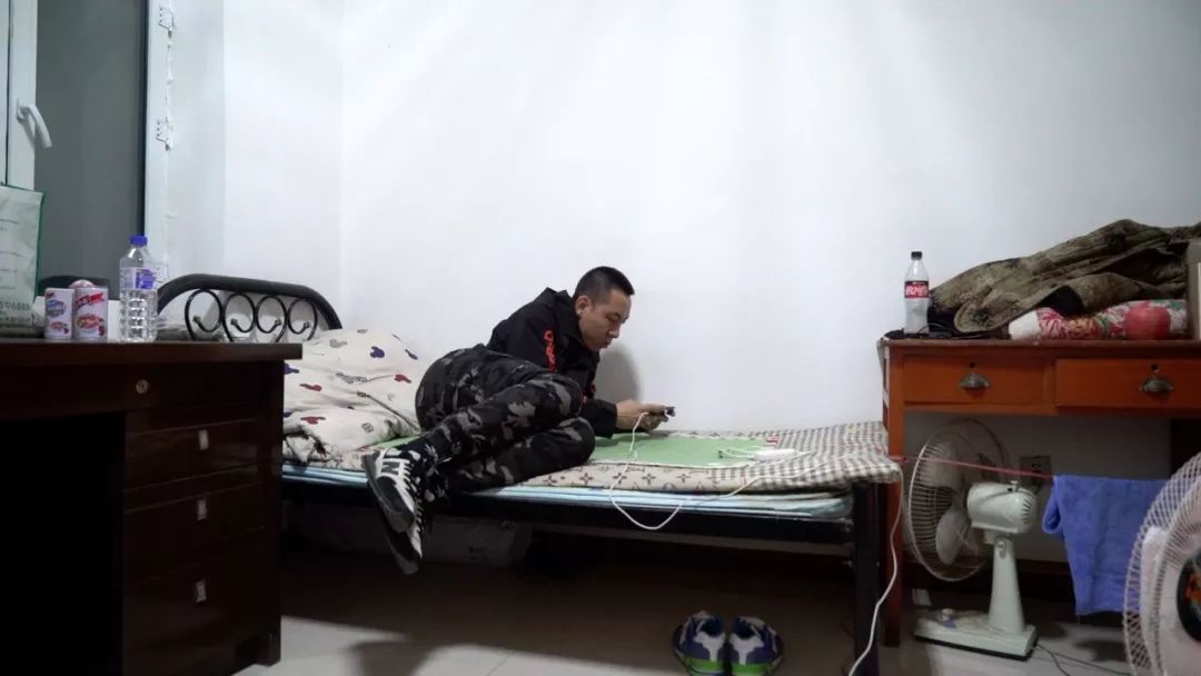 我跟网红灵车司机一起接了几次乘客