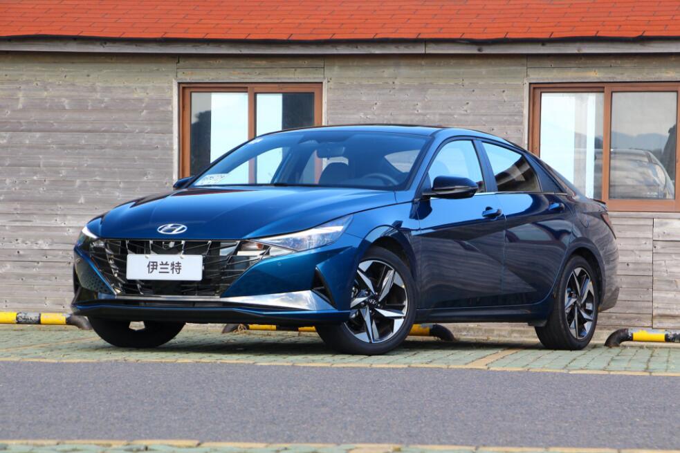 新款现代伊兰特深度体验,好开省油a级车