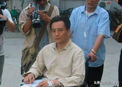 他在86版西游记片酬最高,曾被谢霆锋张卫健打住院,今卖卤肉为生