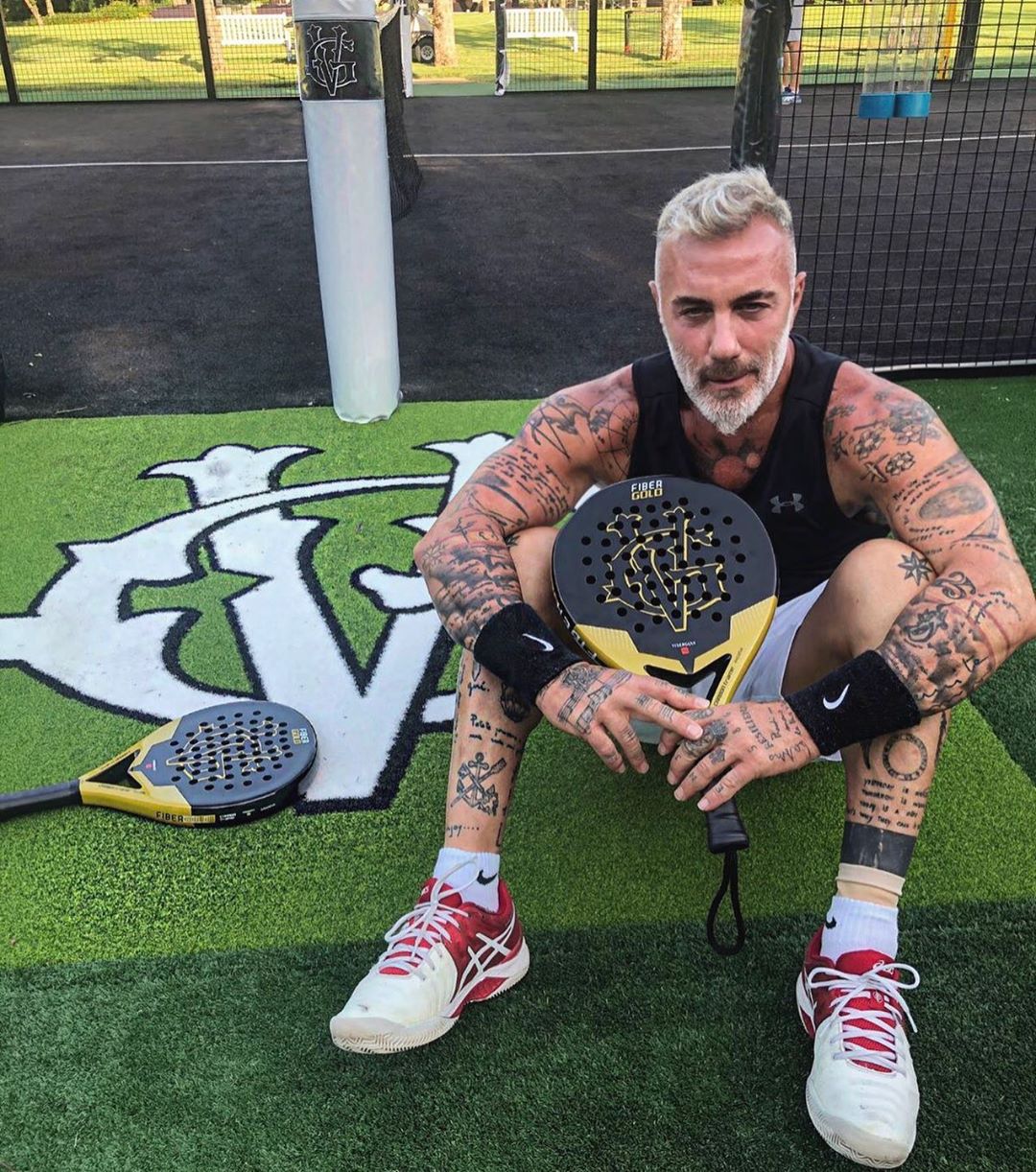 52岁大叔娇妻才27岁？肌肉身材活力无限，没事儿就喜欢跳个舞