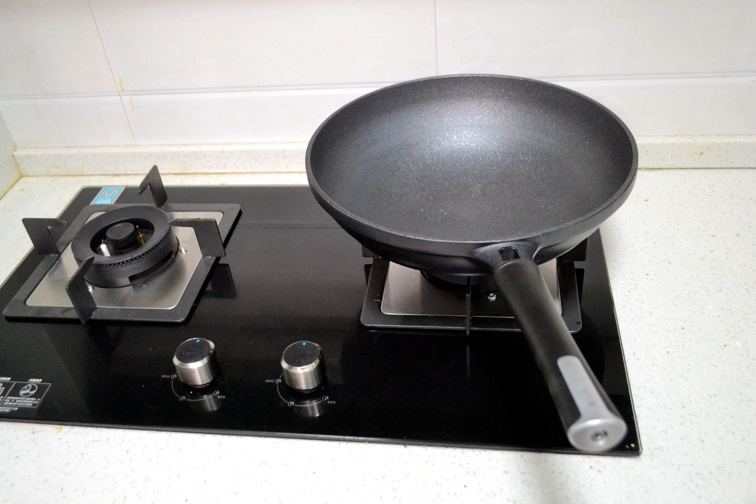 不粘锅锅铲炒菜专用九阳,九阳蜂窝不粘锅能使用铁铲吗