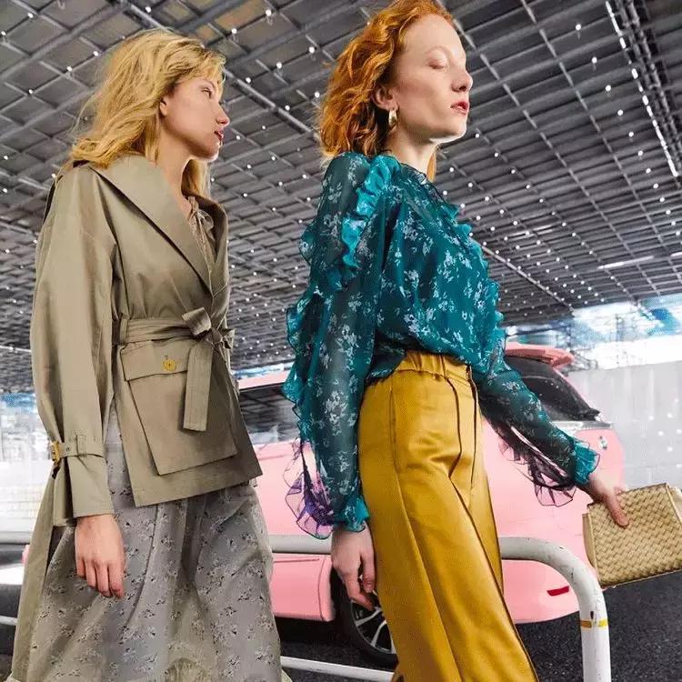 春装连衣裙新款印花蕾丝时尚元素,正品春装宽松蕾丝裙