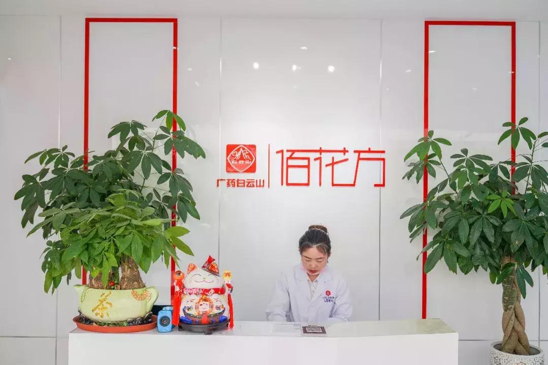 我花99块钱就泡到了我们公司的“彭于晏”!