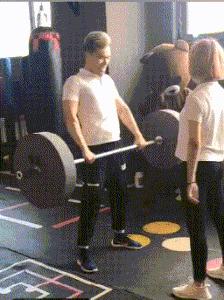 搞笑gif趣图你喜欢女神还是女汉子,搞笑gif趣图妹子健身辛苦吗