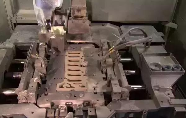 挖机发动机为什么不用国产的,挖机发动机动力不足的故障原因