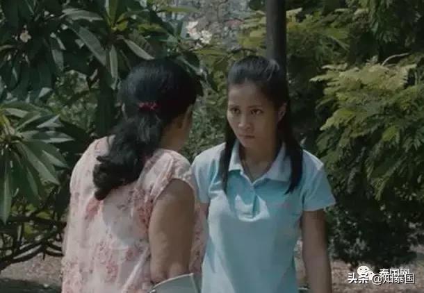 被士兵“上身”的年轻女巫，为何要去舔舐老女人伤痕累累的大腿？