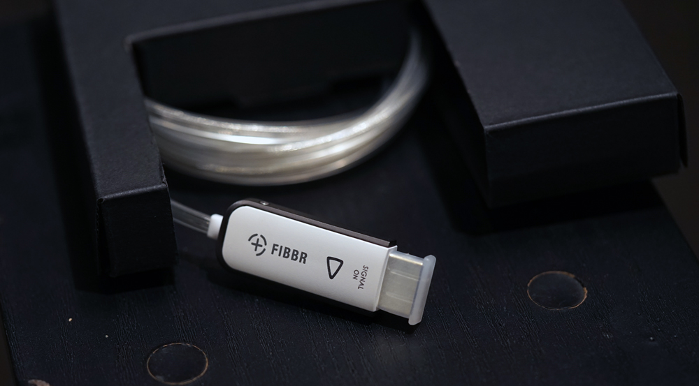 没埋线也能玩家庭影院！FIBBRCrystal系列光纤HDMI线试用报告