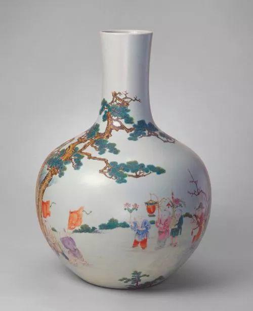 最贵的天球瓶拍卖,1.77亿苏富比乾隆洋彩瓶