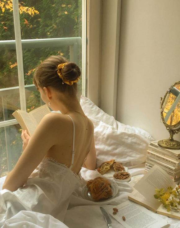 女士头发又细又黄油腻,又黄又软的头发