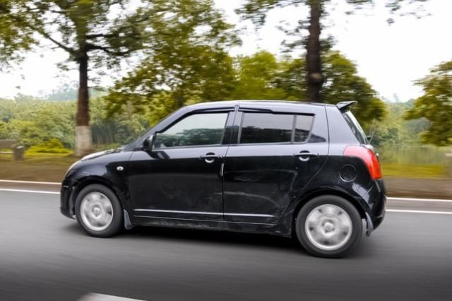 大学生花1万买铃木雨燕,大学生花一万元买二手车练手