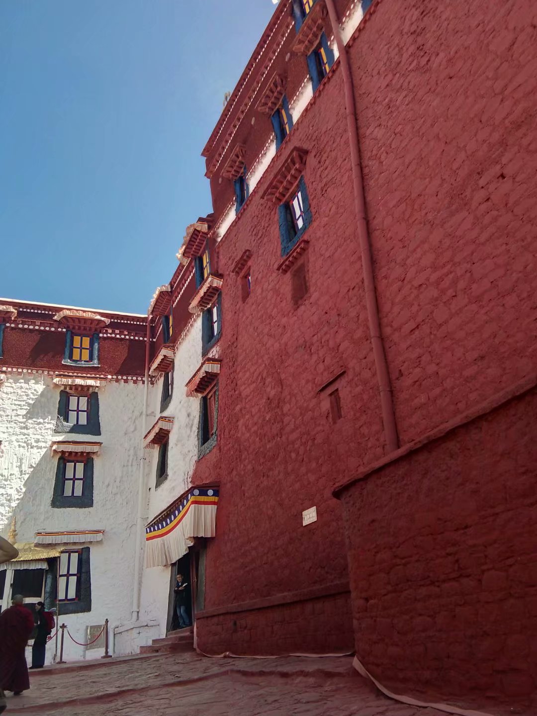 布达拉宫全部有多少吨黄金,布达拉宫30吨黄金用在哪