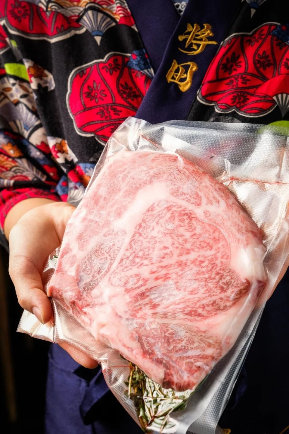 新晋匠心手作日料店！雪糕口感蓝鳍金枪鱼刺身、飙烟5A和牛…