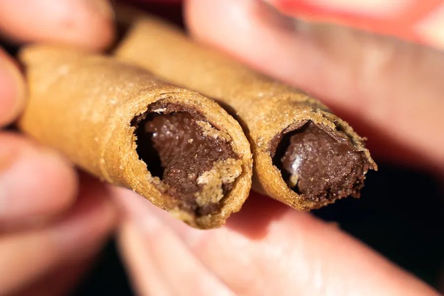 在李佳琪直播间买零食，是个划算的选择吗？