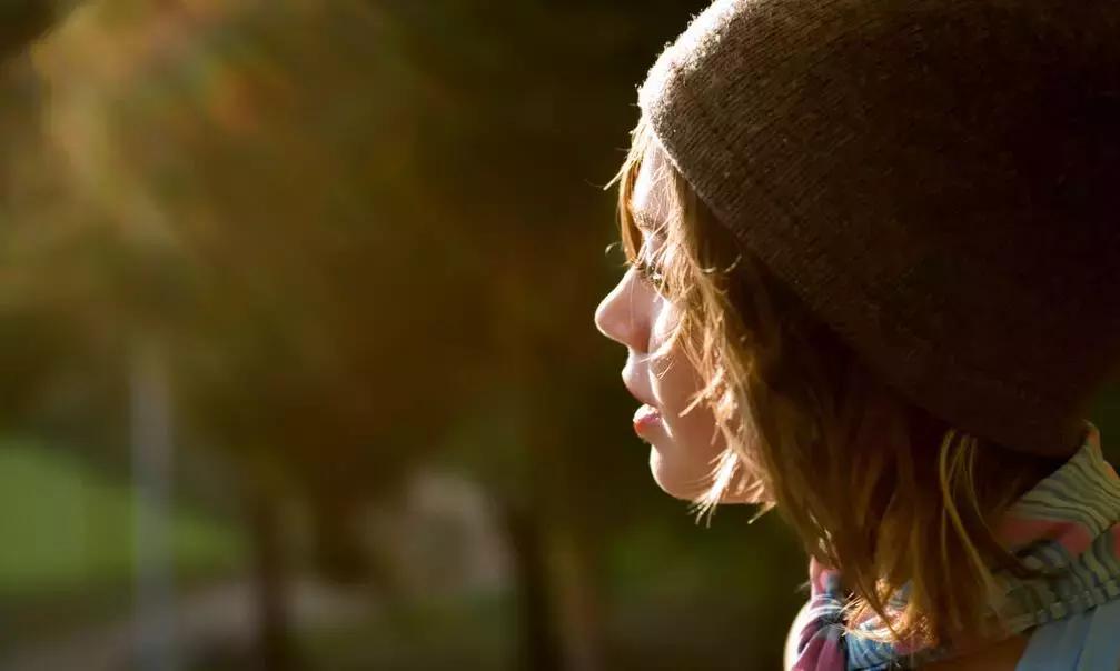 老戴帽子容易秃顶吗,帽子可以防止脱发吗