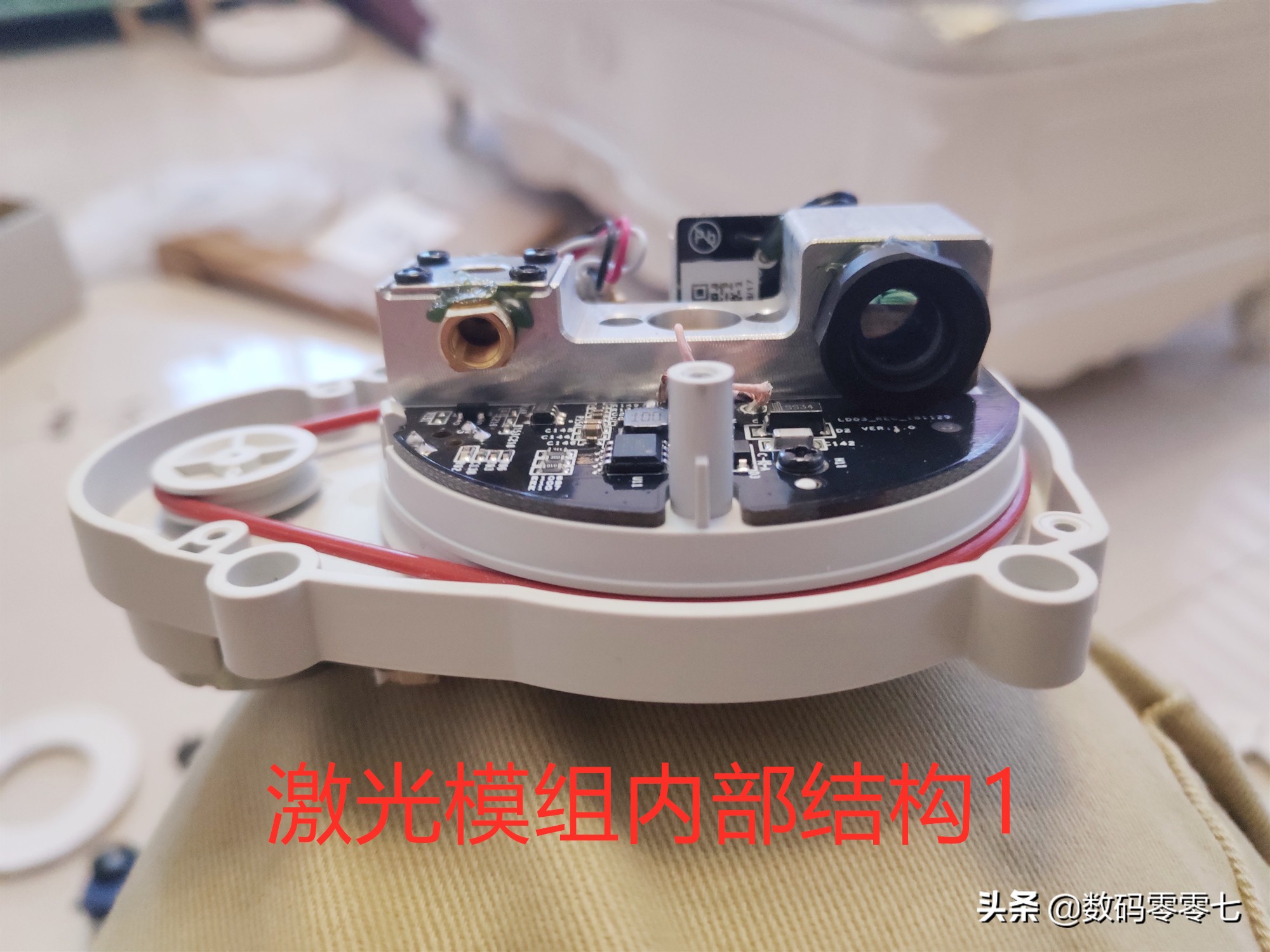 联想扫地机器人拆刷子,联想智能扫地机器人