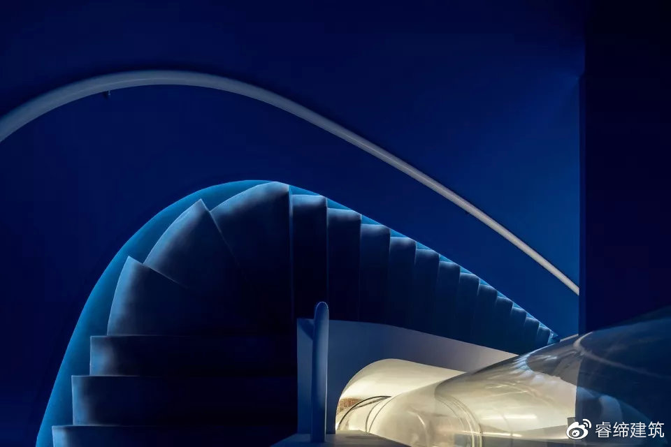 360度旋转楼梯的做法全过程,旋转楼梯和普通楼梯对比图片