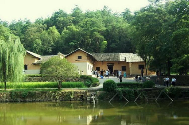 毛主席病逝，钮怀彬6次赴京送画诉衷情，*国锋华**为其题词“思源”