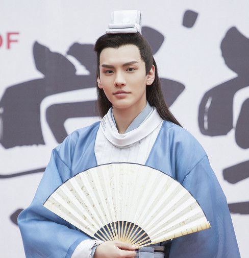 毕雯珺发现鞠婧祎女扮男装花絮,漂亮书生鞠婧祎向毕雯珺撒娇花絮