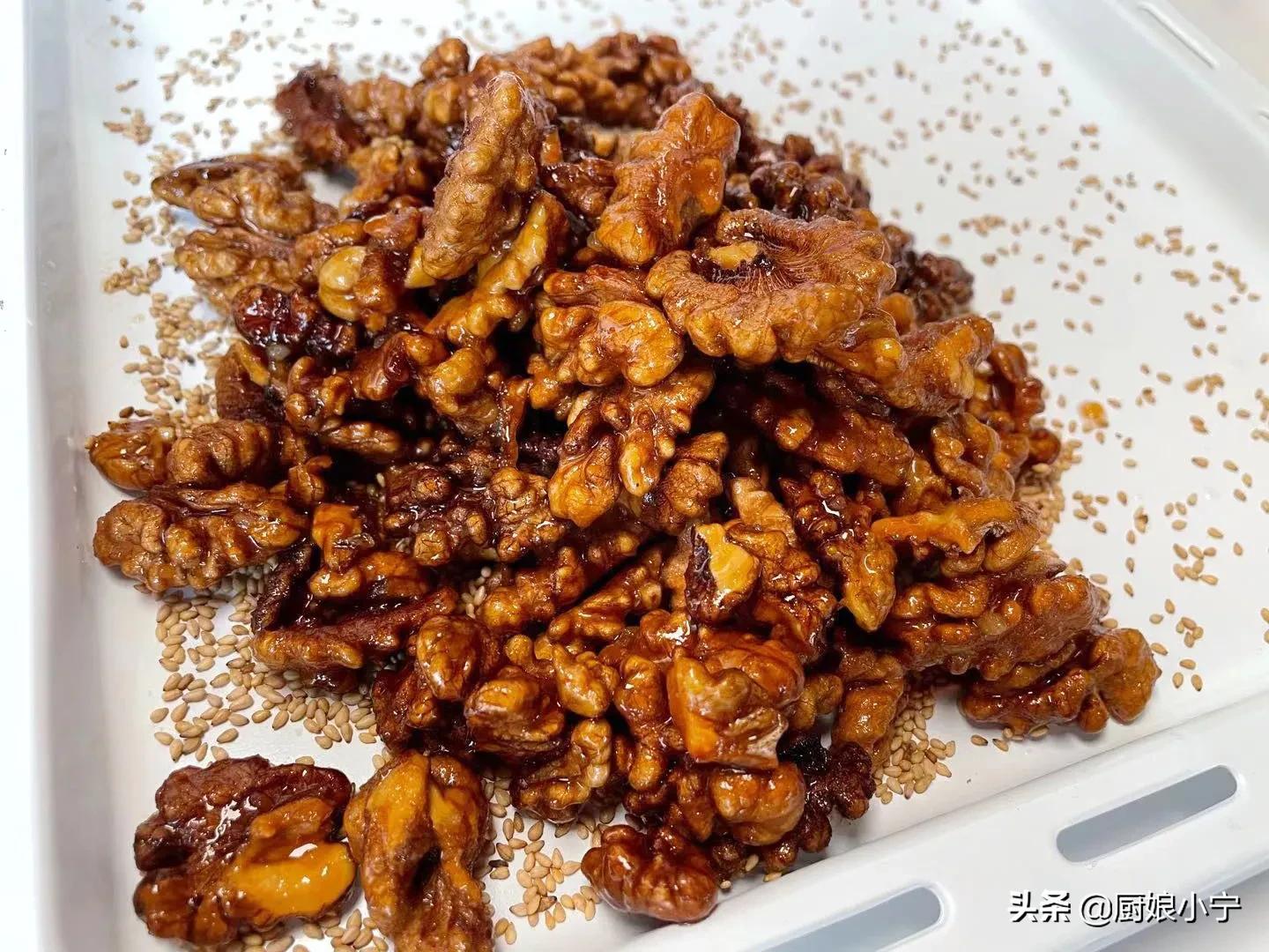 酥脆琥珀核桃仁制作,半斤核桃仁要多少糖做琥珀核桃