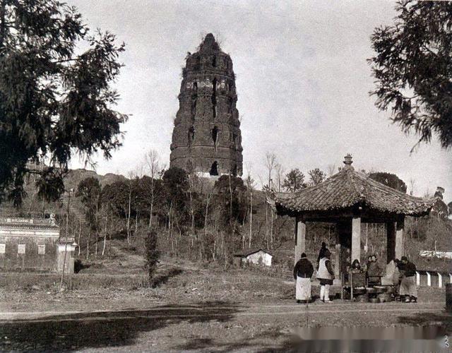 雷峰塔倒塌专家揭开白蛇之谜,雷峰塔出土的宝塔