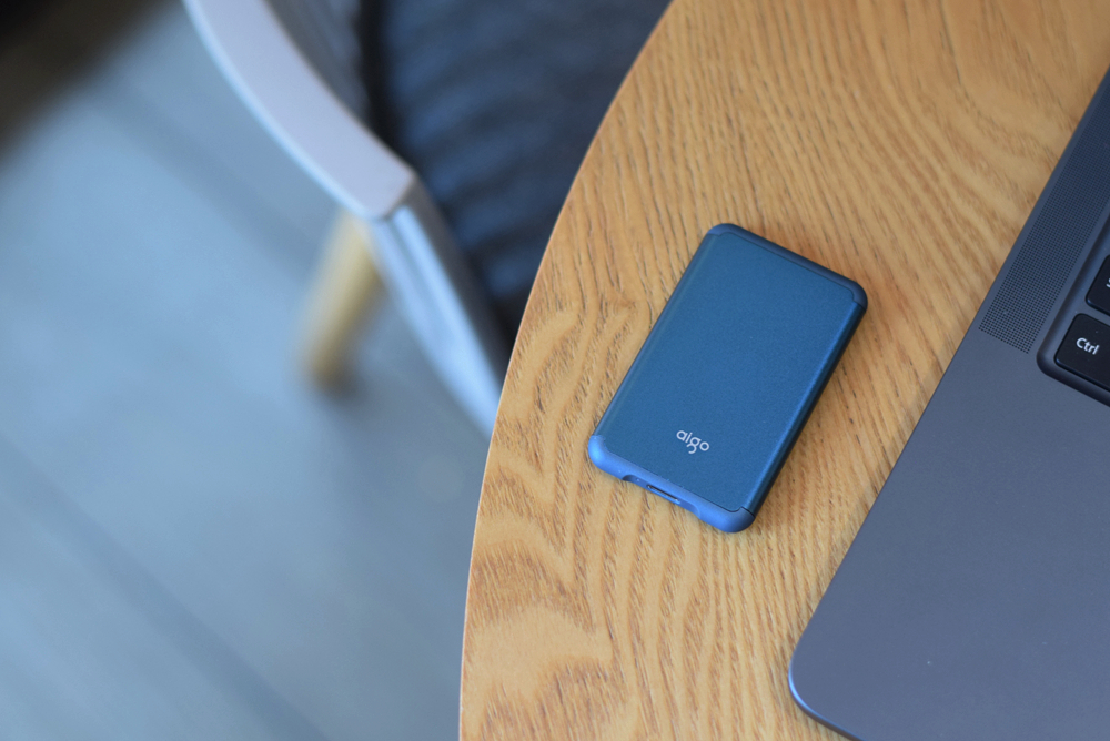 固态硬盘只有几kb,固态硬盘读取速度只有十几m