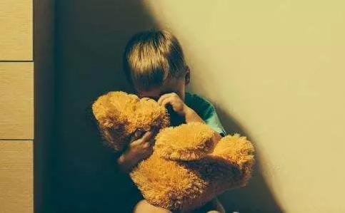 铁笼里的自闭症儿童,铁笼里的生活