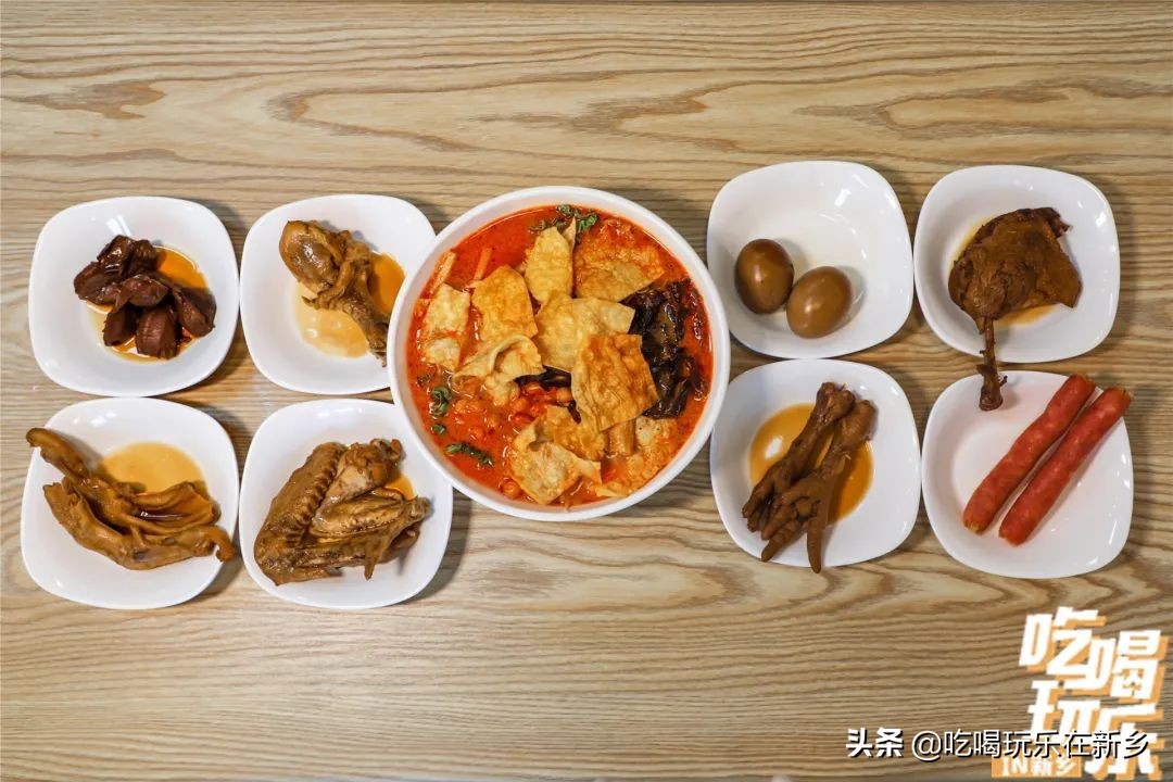 够狠！配料无限加！10余种卤味儿！新乡臭哥儿螺蛳粉拯救你