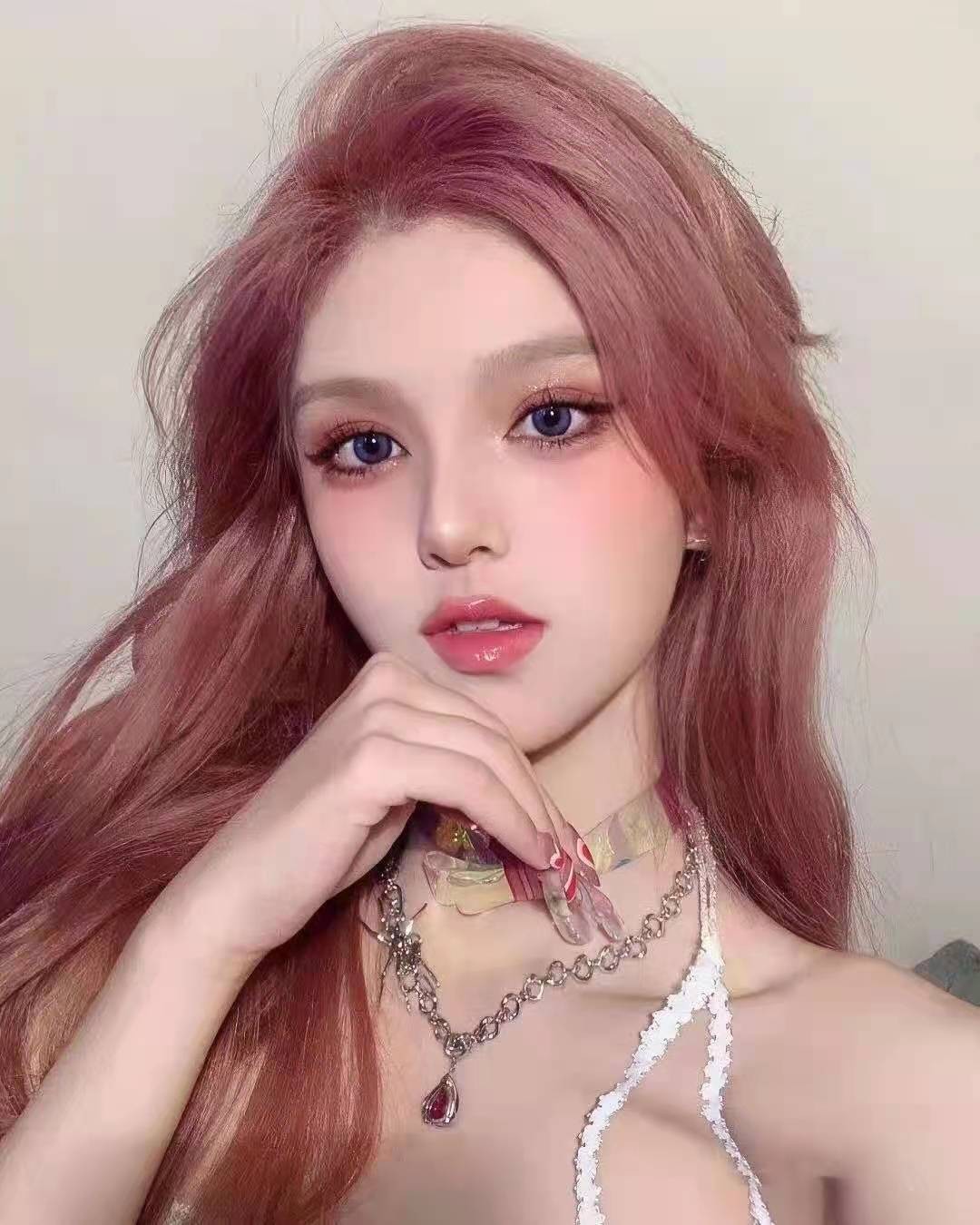 别染“黄头发”了，选择今年受宠的6款发色，显白又时髦