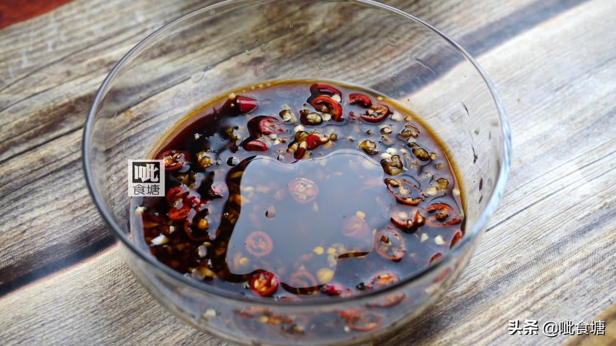 猪皮可以有几种方法吃,猪皮好吃又简单家常做法