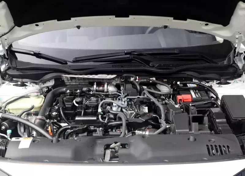 为什么好多年轻人喜欢买本田思域,为什么很多人都推荐思域